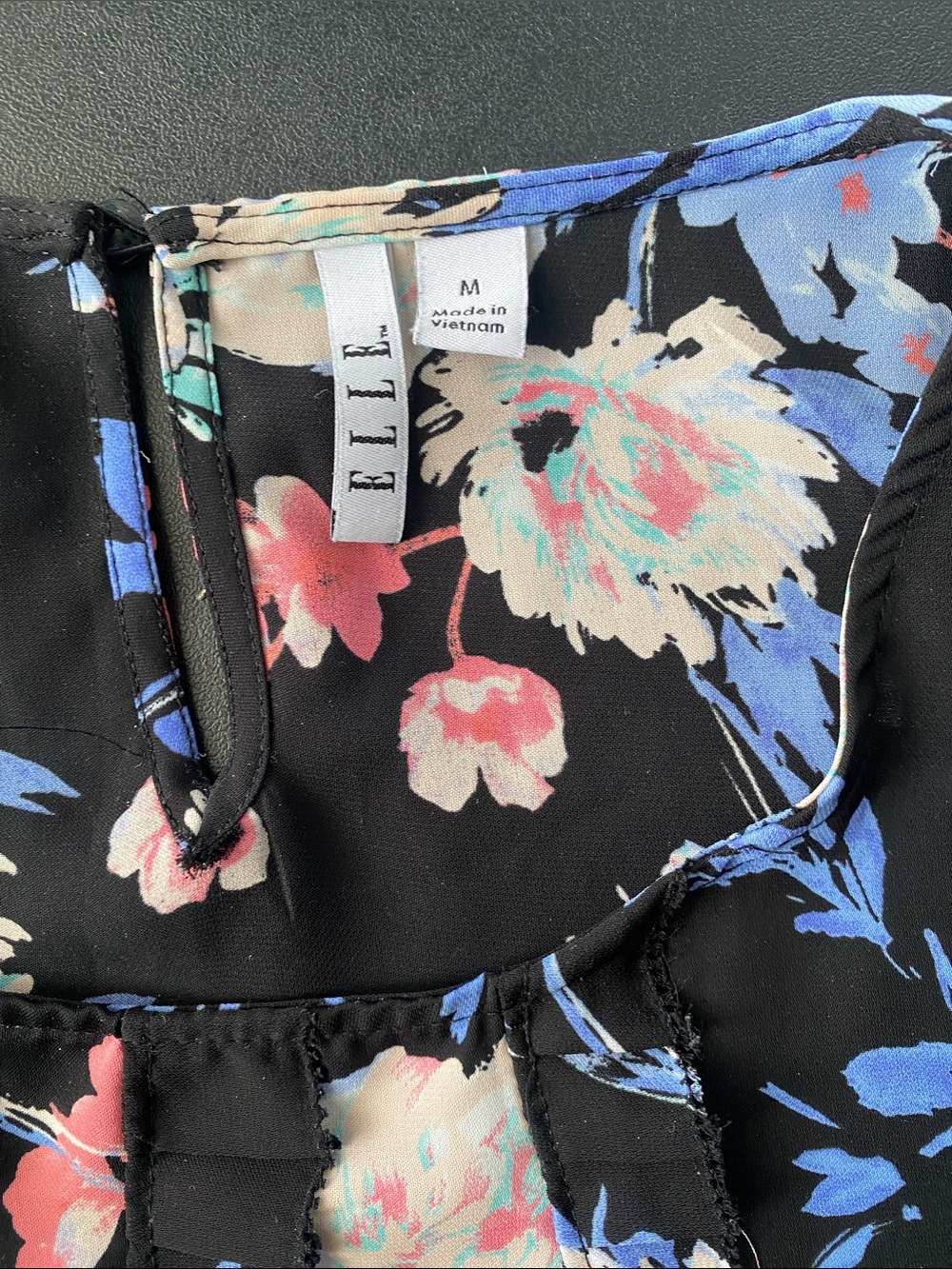 ELLE Women’s Black Floral Sleeveless Top - Picture 2 of 2